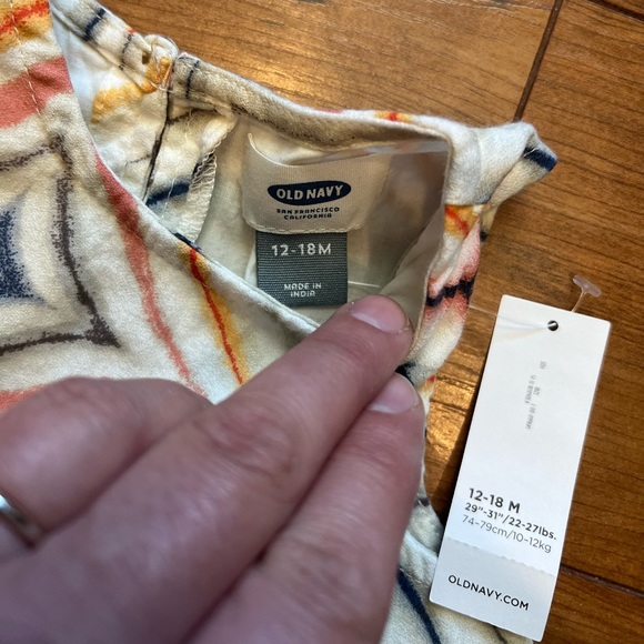 NWT Old Navy baby girl 12-18 months sleeveless dress - Picture 3 of 4